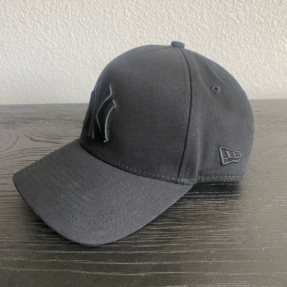 New York Yankees Snap Back Hat - Picture 3 of 7